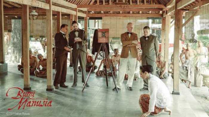 Ulasan desain kostum film sejarah Bumi Manusia